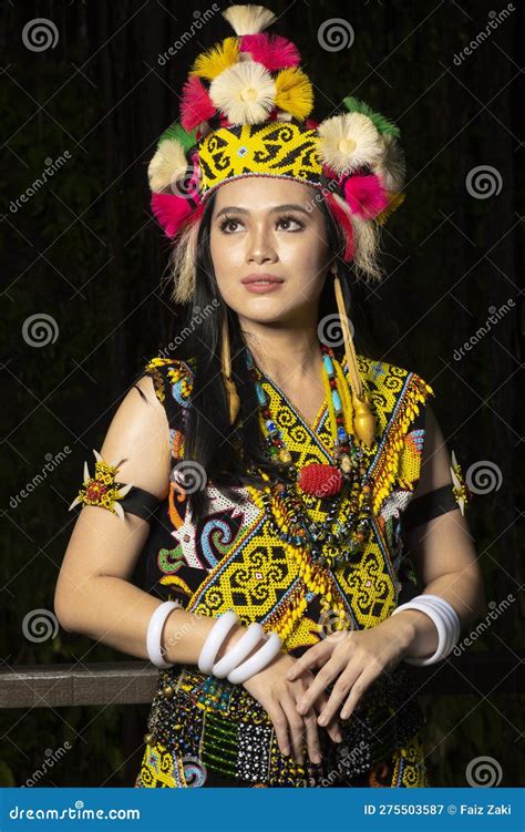 borneo women natives pictures.